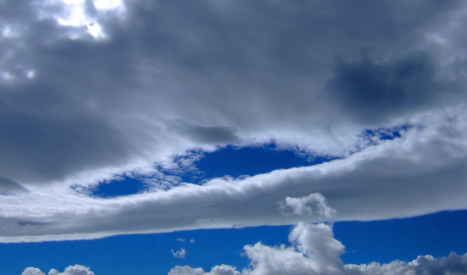 This Giant Straw Is Actually A Vertical Bladeless Wind Turbine